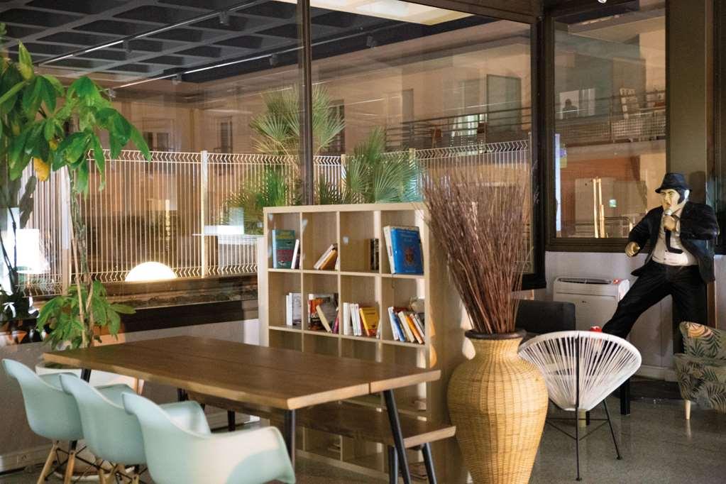Comfort Aparthotel Antibes Le Maestria Exterior photo